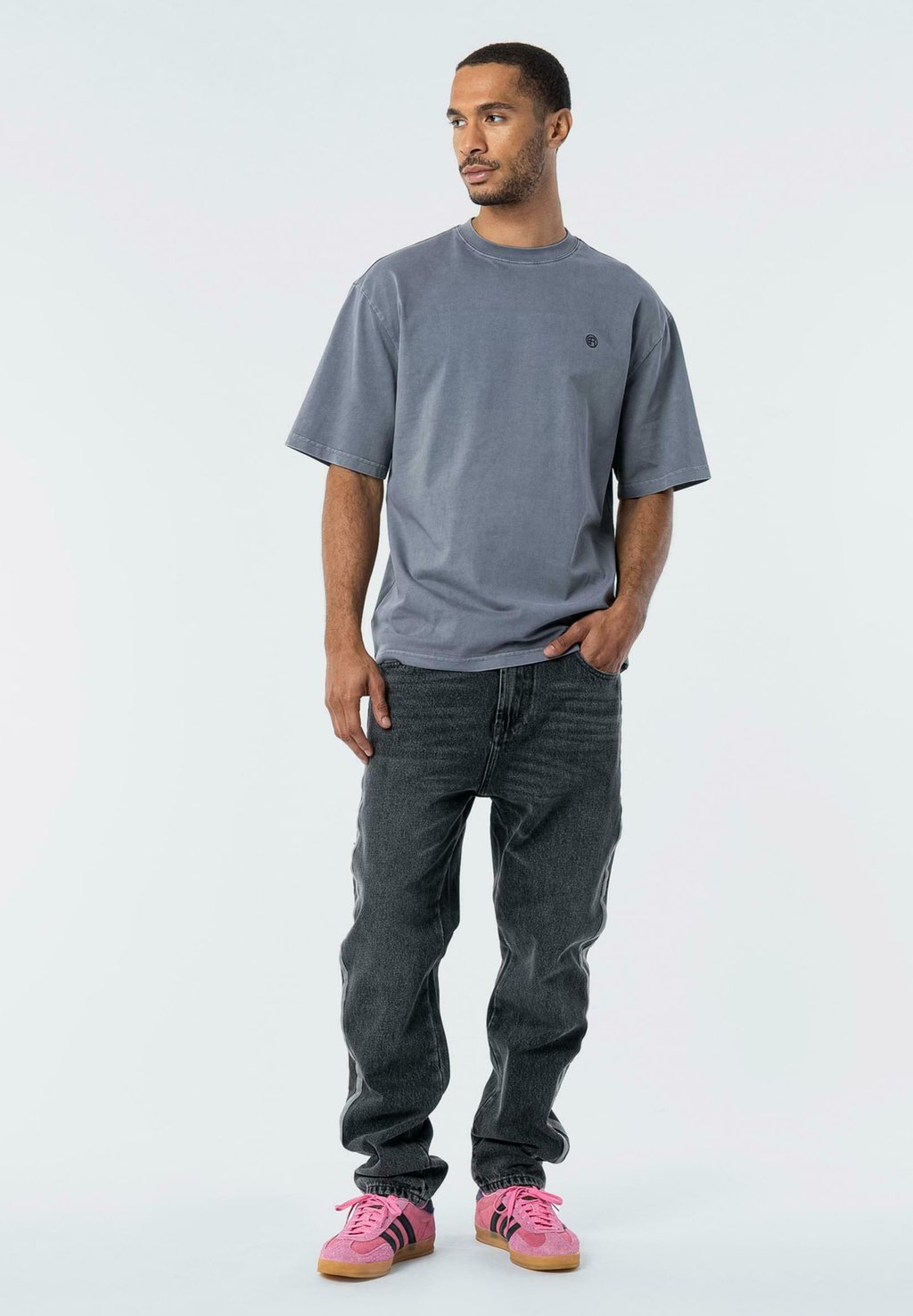 Джинсы свободного кроя FELICE VINTAGE Elias Rumelis, черный
Джинсы свободного кроя FELICE VINTAGE Elias Rumelis, черный