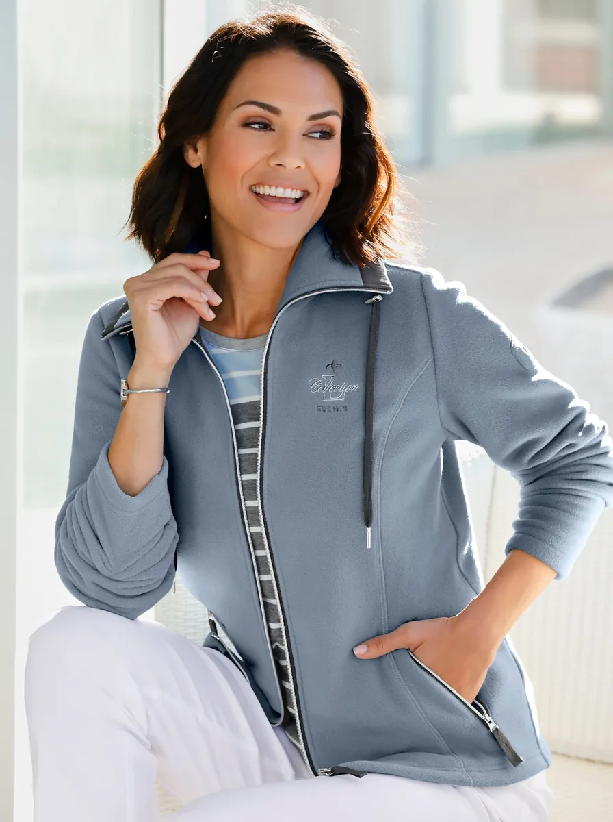 Повседневный образ флисовая куртка Casual Looks, синий
Повседневный образ флисовая куртка Casual Looks, синий