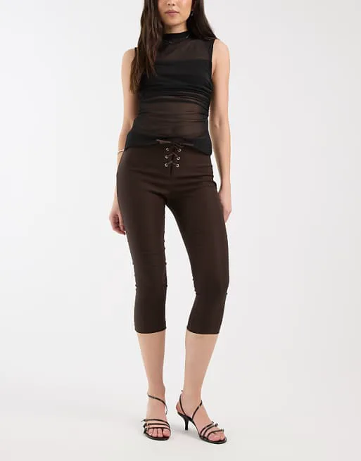 Черные капри на шнуровке Motel Aelva
Черные капри на шнуровке Motel Aelva