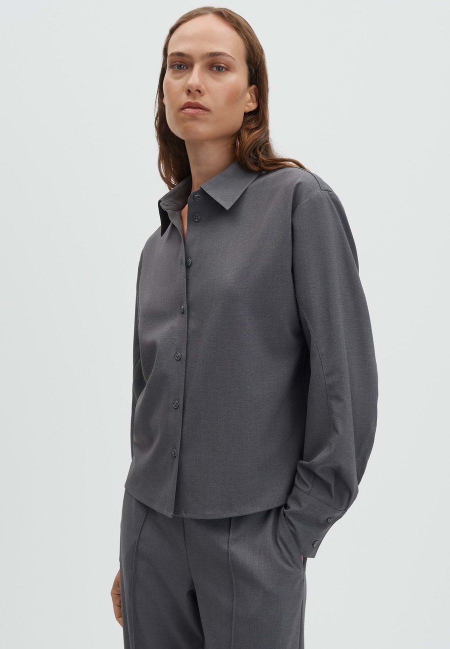 Блуза someday. STRAIGHT CUT LOOSE FIT, Coal Dust/Anthracite
Блуза someday. STRAIGHT CUT LOOSE FIT, Coal Dust/Anthracite