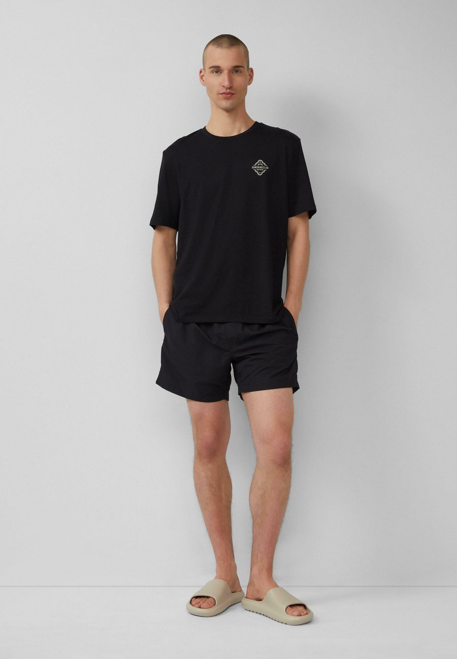 Футболка QS MIT KLEINEM, Schwarz/Black, Черный, Футболка QS MIT KLEINEM, Schwarz/Black
Футболка QS MIT KLEINEM, Schwarz/Black, Черный, Футболка QS MIT KLEINEM, Schwarz/Black