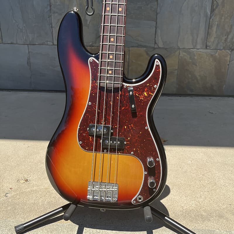Басс гитара Fender American Vintage II 1960 Precision Bass, Rosewood Fingerboard, 3-Color Sunburst
Басс гитара Fender American Vintage II 1960 Precision Bass, Rosewood Fingerboard, 3-Color Sunburst