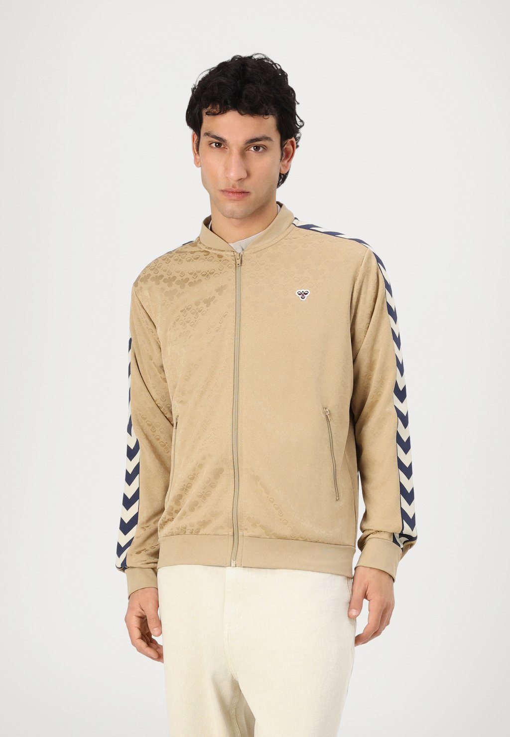 Тренировочная куртка ARCHIVE REGULAR JACKET Hummel, бежевый
Тренировочная куртка ARCHIVE REGULAR JACKET Hummel, бежевый