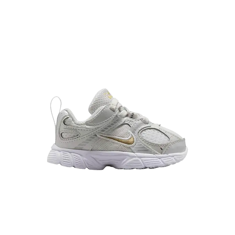 Кроссовки Nike V5 RNR TD 'White Metallic Gold'
Кроссовки Nike V5 RNR TD 'White Metallic Gold'