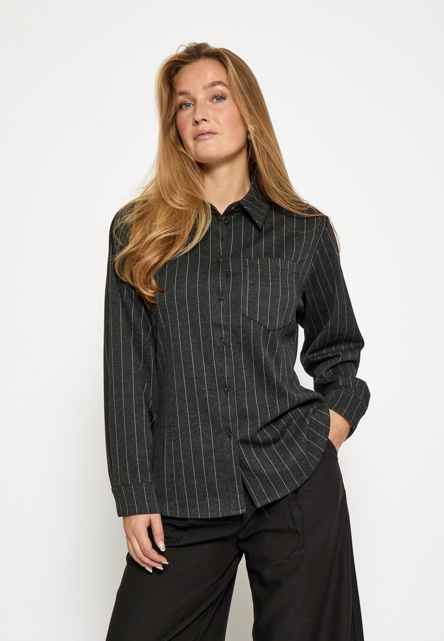 Блуза PEPPERCORN PINSTRIPE, Dark Grey Melange/Dark Grey
Блуза PEPPERCORN PINSTRIPE, Dark Grey Melange/Dark Grey