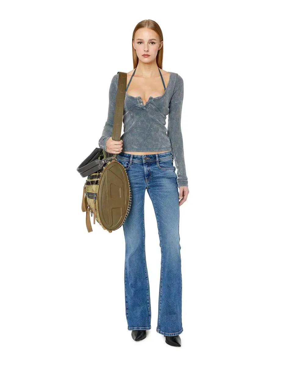 Женские джинсы-клеш 1969 D-EBBEY с низкой посадкой и эффектом потертости Diesel, темно-синий
Женские джинсы-клеш 1969 D-EBBEY с низкой посадкой и эффектом потертости Diesel, темно-синий