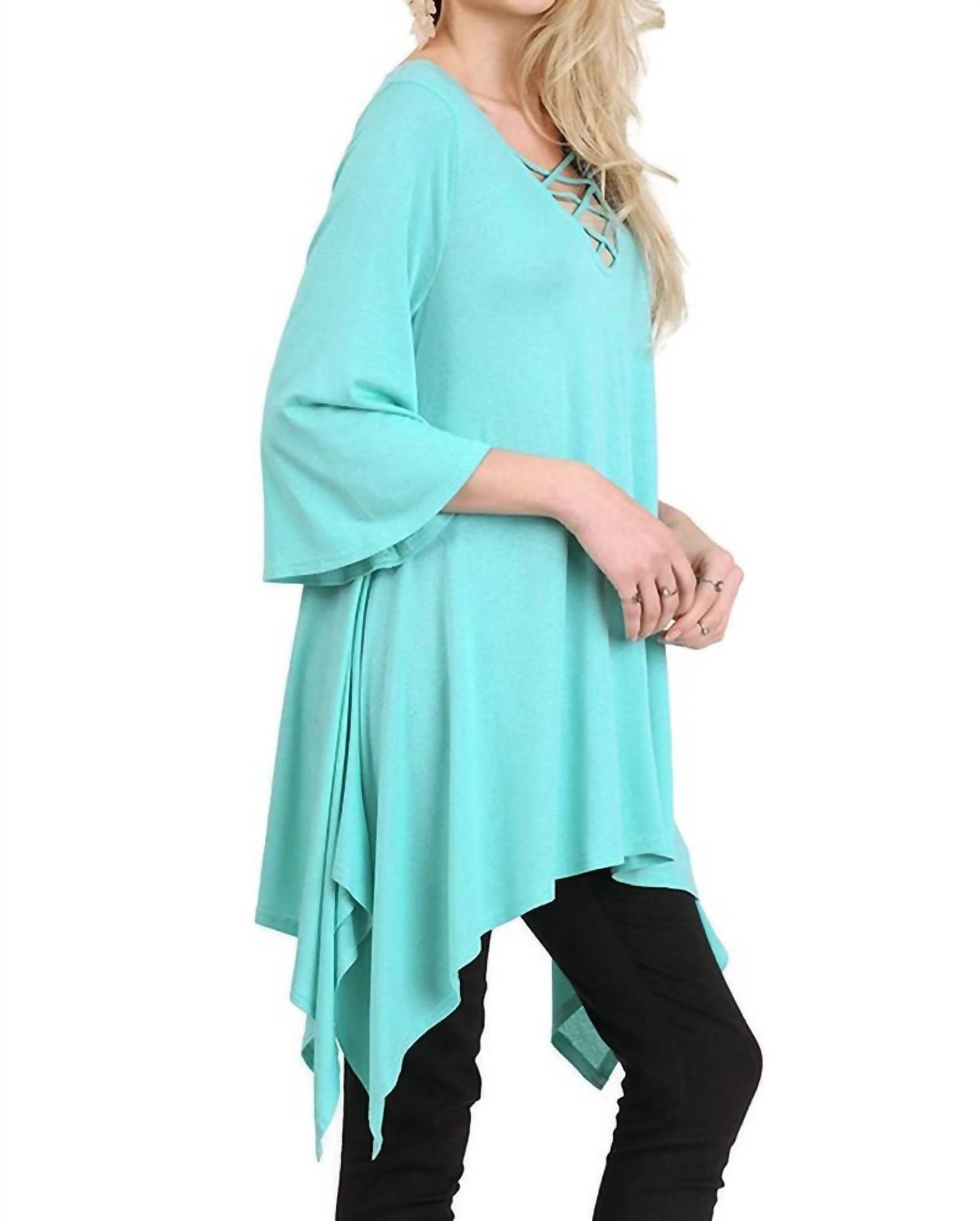 Асимметричная туника с перекрещенными рукавами-колокольчиками в цвете мяты Umgee, мятный
Асимметричная туника с перекрещенными рукавами-колокольчиками в цвете мяты Umgee, мятный