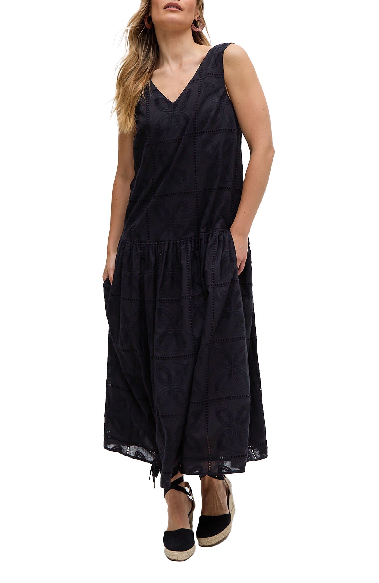 Женское платье-миди Squire из Раффи, повседневное, с заниженной талией Raffya, черный
Женское платье-миди Squire из Раффи, повседневное, с заниженной талией Raffya, черный