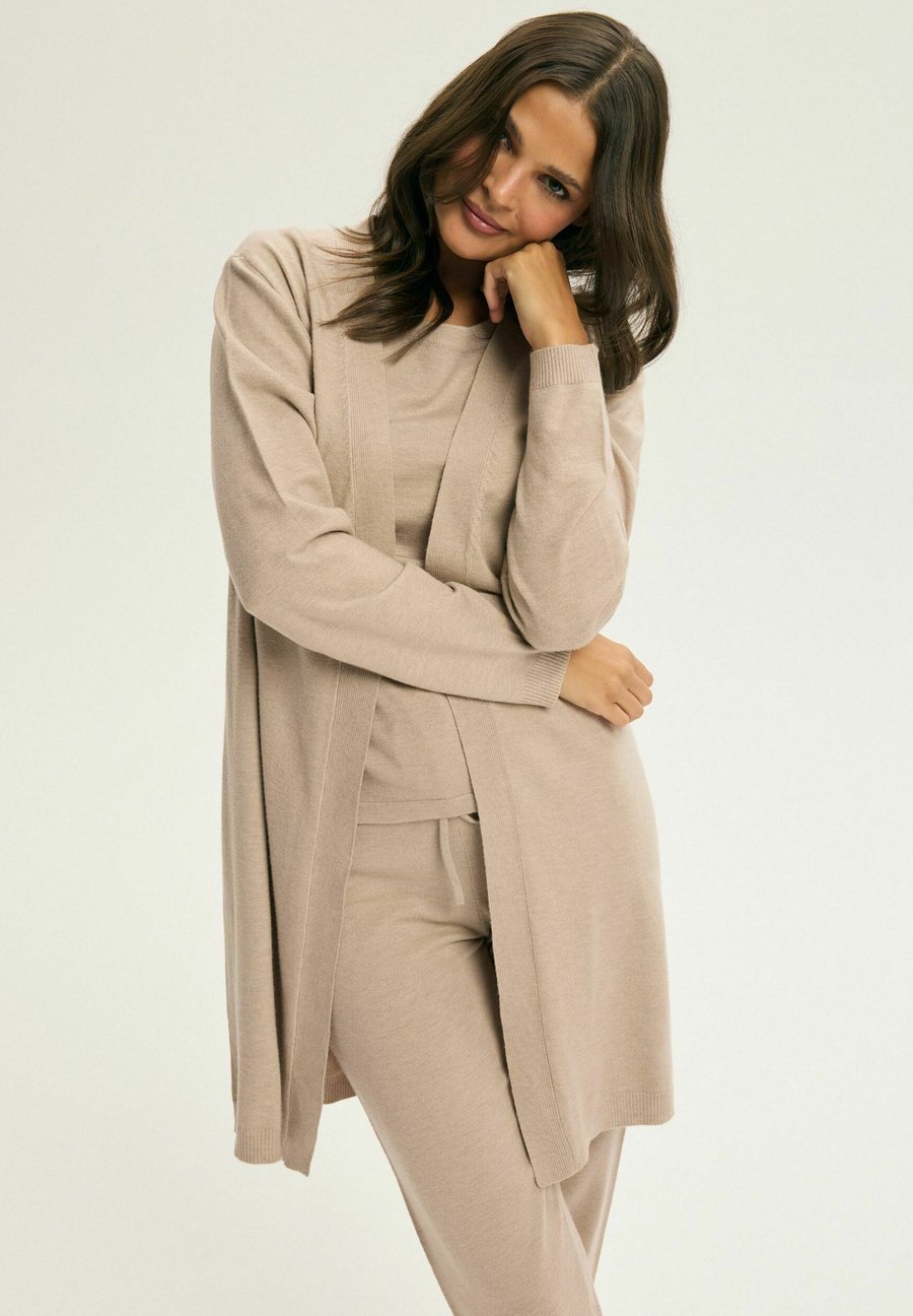 Кардиган ESOTIQ CALMO, Beige
Кардиган ESOTIQ CALMO, Beige