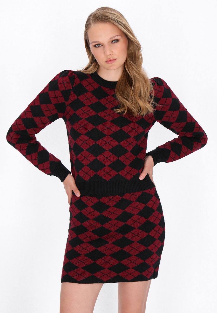 Джемпер myMo ROCKS Jumper, Black Burgundy/Black
Джемпер myMo ROCKS Jumper, Black Burgundy/Black