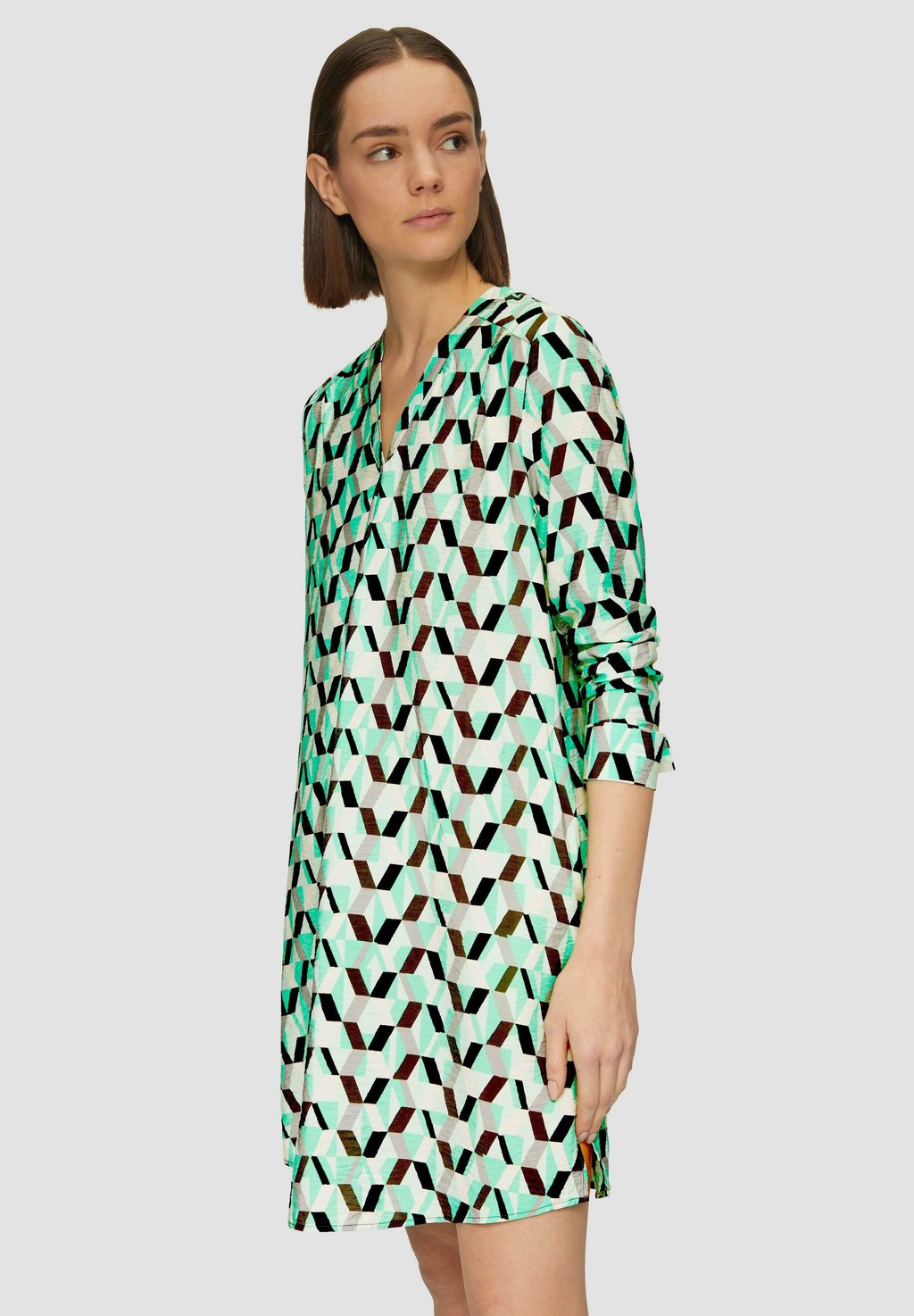 Повседневное платье MIT FALTENDETAILS s.Oliver, зеленый
Повседневное платье MIT FALTENDETAILS s.Oliver, зеленый