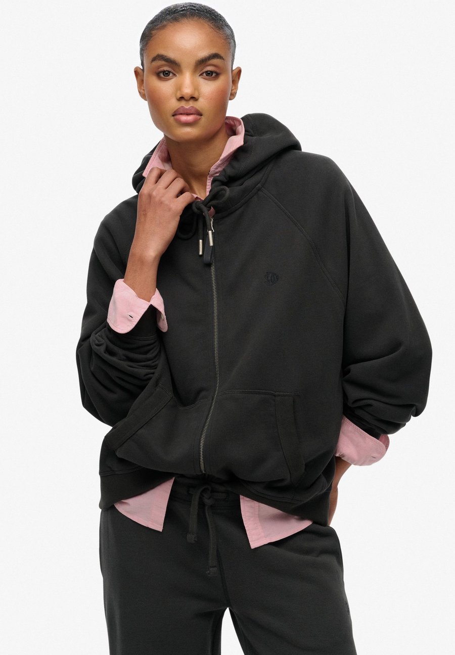 Толстовка Superdry & Co STUDIOS RELAXED HOODIE, Washed Black/Dark Grey, Черный, Толстовка Superdry & Co STUDIOS RELAXED HOODIE, Washed Black/Dark Grey
Толстовка Superdry & Co STUDIOS RELAXED HOODIE, Washed Black/Dark Grey, Черный, Толстовка Superdry & Co STUDIOS RELAXED HOODIE, Washed Black/Dark Grey