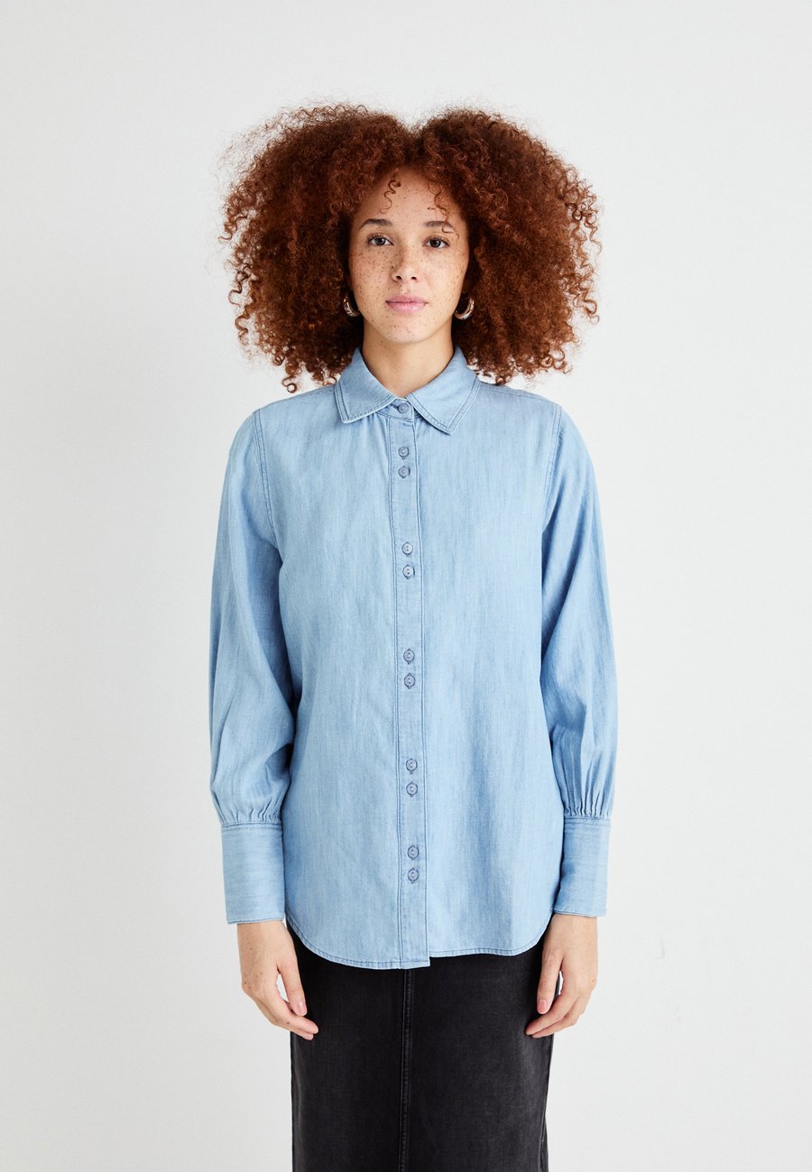 Блуза Lee BALLOON SLEEVE, Never Ages/Light-Blue Denim
Блуза Lee BALLOON SLEEVE, Never Ages/Light-Blue Denim