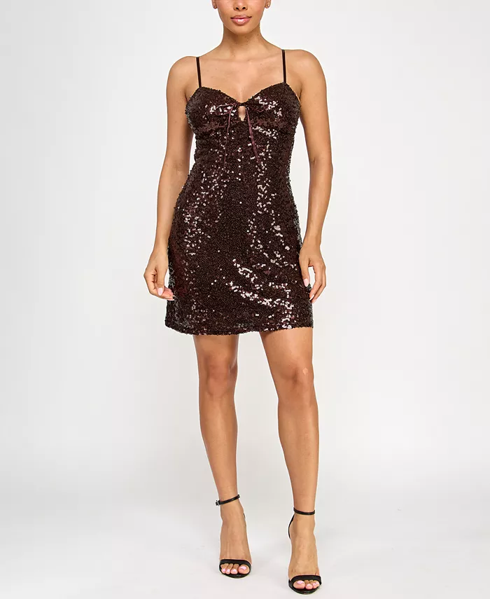 Короткое платье без рукавов с бантом на спине, расшитое пайетками, для юниоров Crystal Doll
Короткое платье без рукавов с бантом на спине, расшитое пайетками, для юниоров Crystal Doll