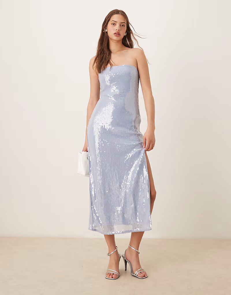 Платье-комбинация миди без бретелек с пайетками от Abercrombie & Fitch синего цвета
Платье-комбинация миди без бретелек с пайетками от Abercrombie & Fitch синего цвета