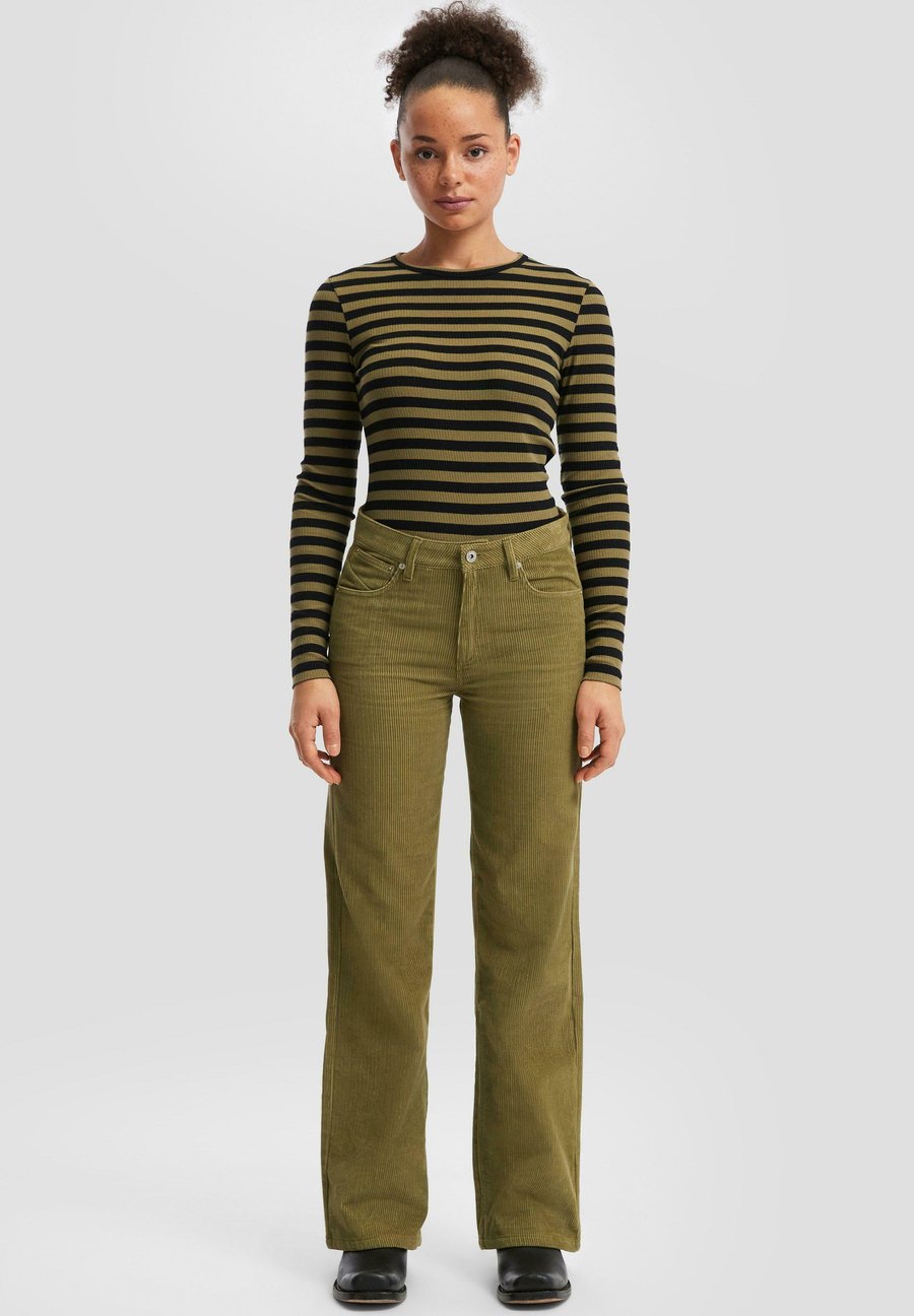 Брюки QS MIT WEITEM, Grün/Green
Брюки QS MIT WEITEM, Grün/Green