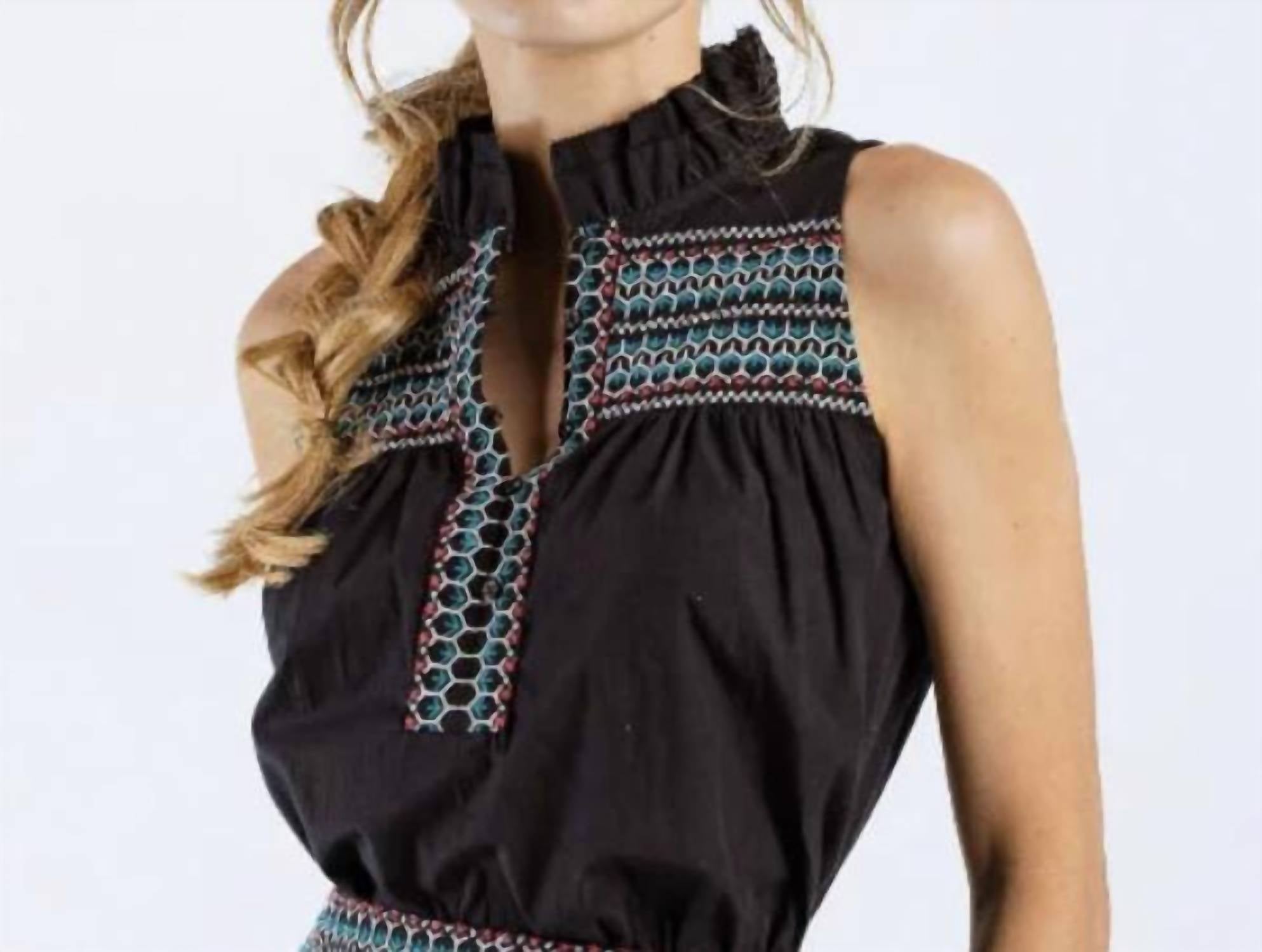 Топ Майли в черном Sundays
Топ Майли в черном Sundays