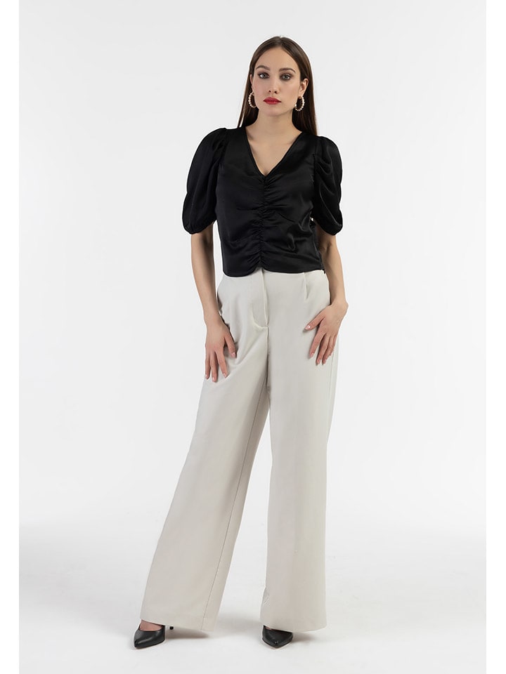 Faina Черная блузка
Faina Черная блузка