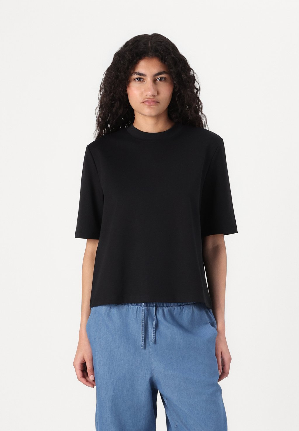 Базовая футболка ONLROBBYN LIFE O NECK BOX ONLY, черный
Базовая футболка ONLROBBYN LIFE O NECK BOX ONLY, черный