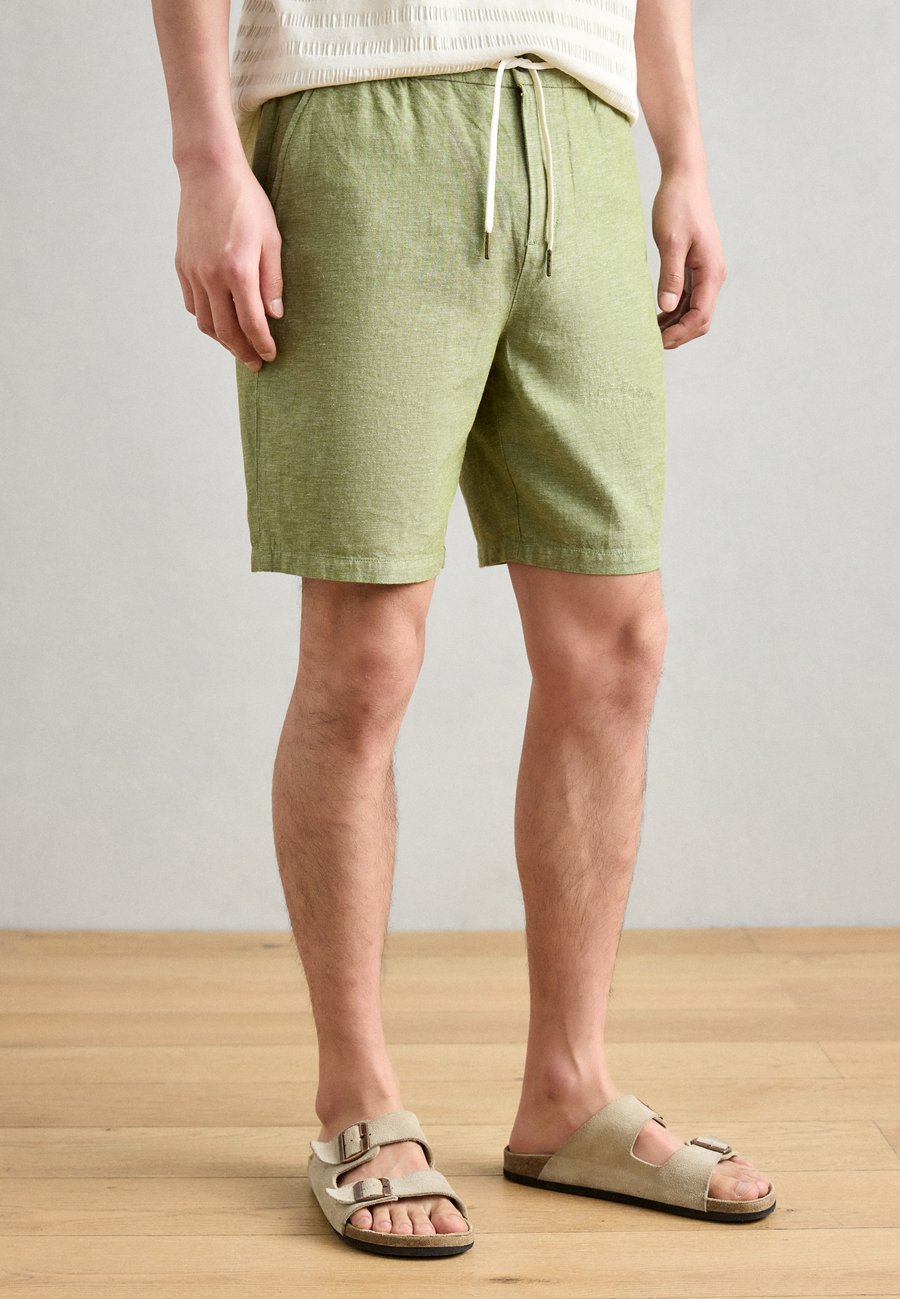 Шорты Scotch & Soda SEASONAL CORE FAVE BERMUDA, Calla Green/Khaki
Шорты Scotch & Soda SEASONAL CORE FAVE BERMUDA, Calla Green/Khaki