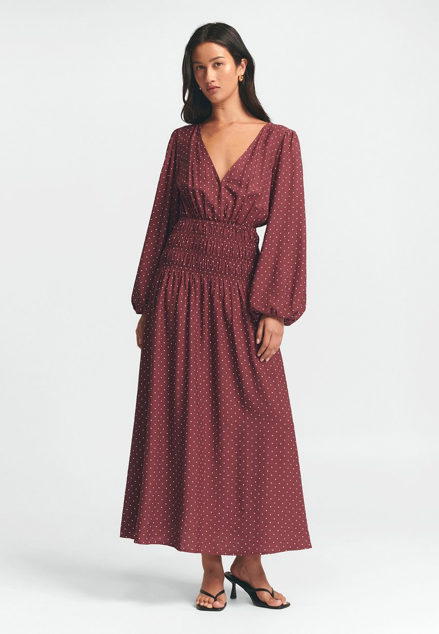 Платье ST MRLO MAY GATHER , Crimson Spot/Bordeaux
Платье ST MRLO MAY GATHER , Crimson Spot/Bordeaux