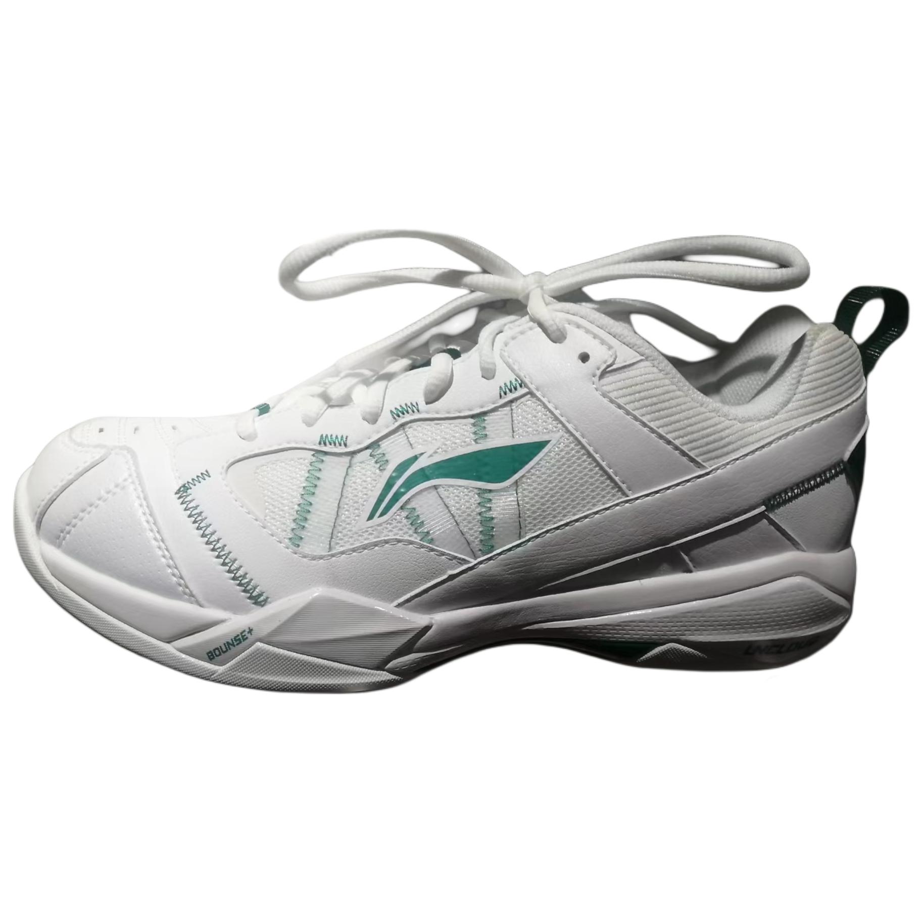 Амортизирующие нескользящие низкие кроссовки для бадмнитона мужские белые LiNing
Амортизирующие нескользящие низкие кроссовки для бадмнитона мужские белые LiNing