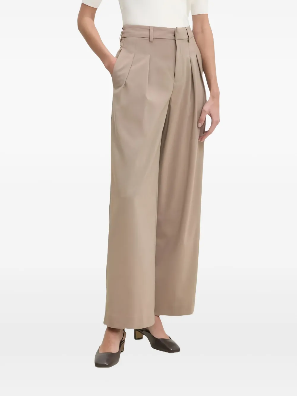 Брюки со складками Calvin Klein, нейтральный
Брюки со складками Calvin Klein, нейтральный