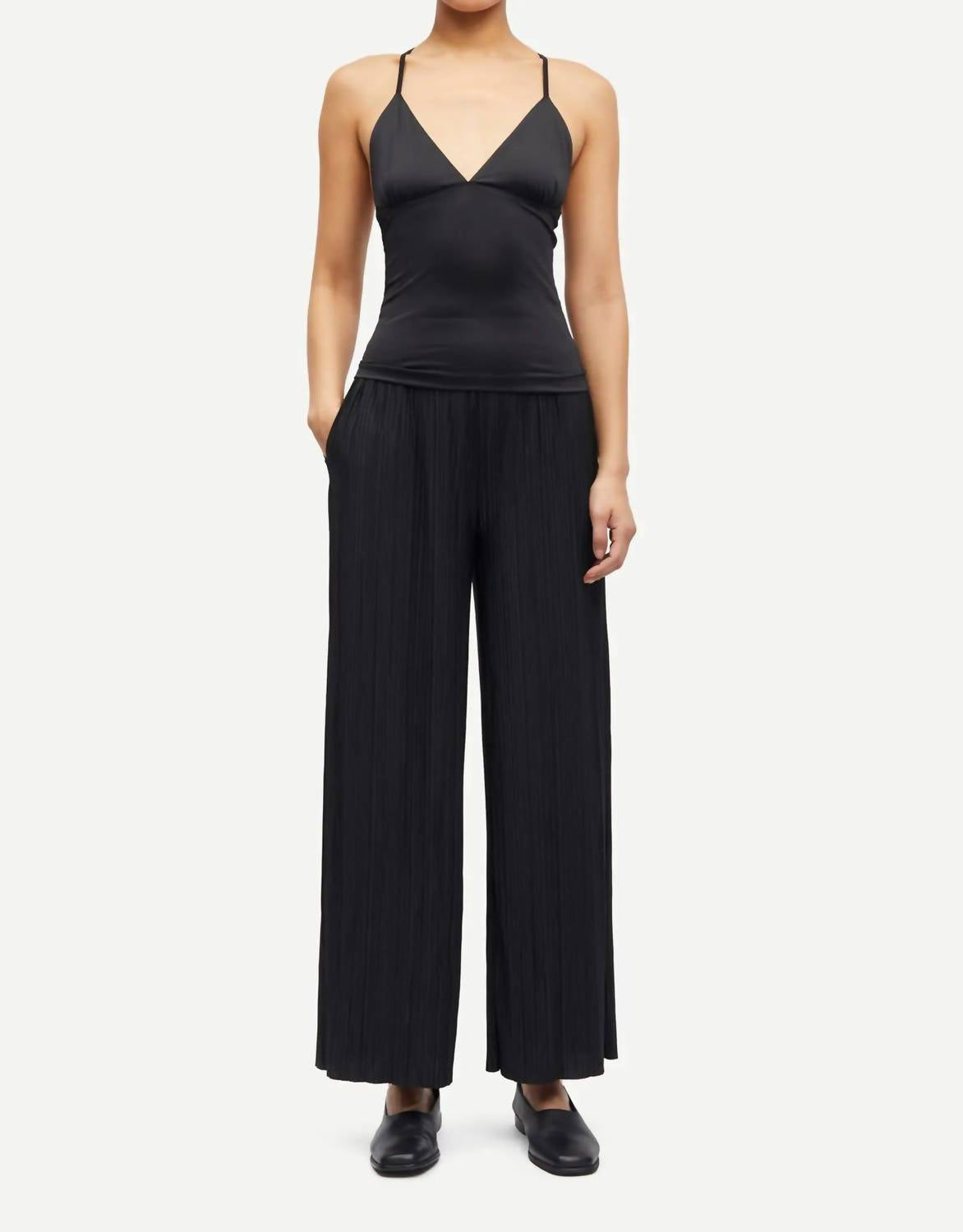 Юбка-брюки прямого кроя черные SAMSOE
Юбка-брюки прямого кроя черные SAMSOE