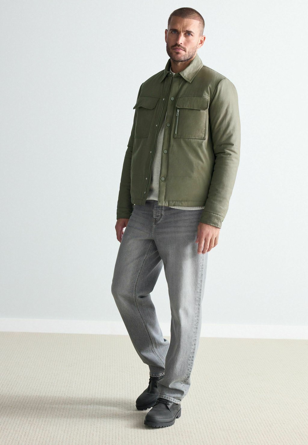 Легкая куртка REGULAR FIT -COLLARED SHACKET Next, зеленый
Легкая куртка REGULAR FIT -COLLARED SHACKET Next, зеленый