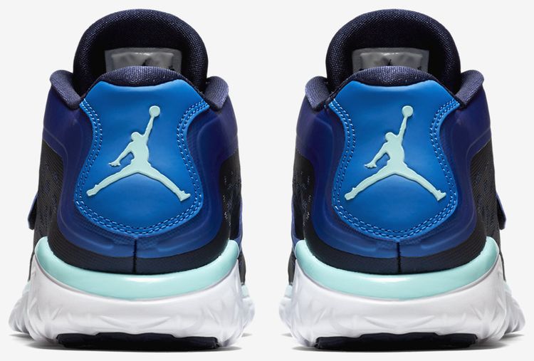 Кроссовки Air Jordan Jordan Flight Flex Trainer 2, синий
Кроссовки Air Jordan Jordan Flight Flex Trainer 2, синий