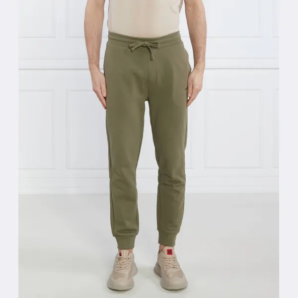 Спортивные брюки обычного кроя Dayote232 Hugo, зеленый
Спортивные брюки обычного кроя Dayote232 Hugo, зеленый