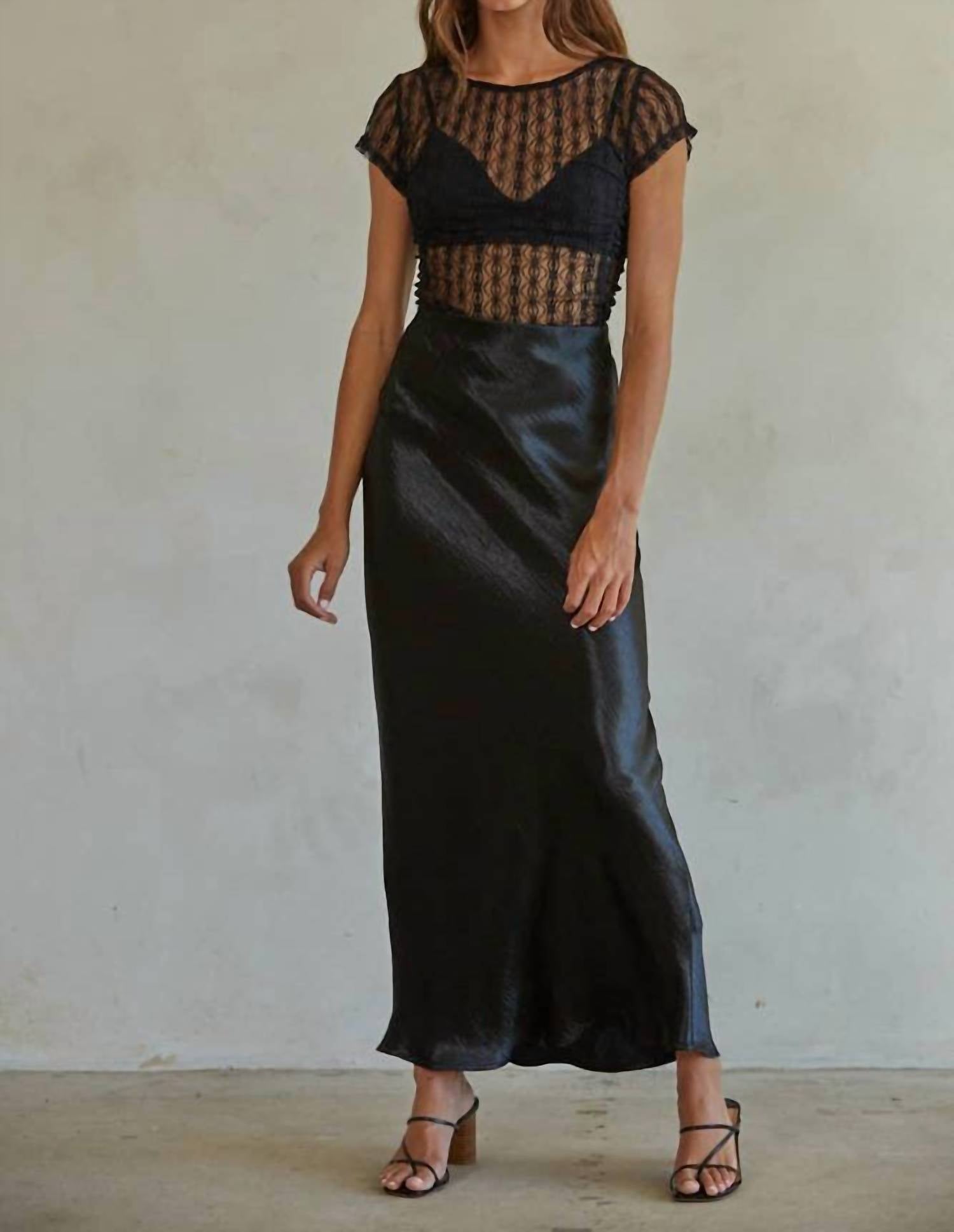 Кружевной топ Ivana черного цвета By Together
Кружевной топ Ivana черного цвета By Together