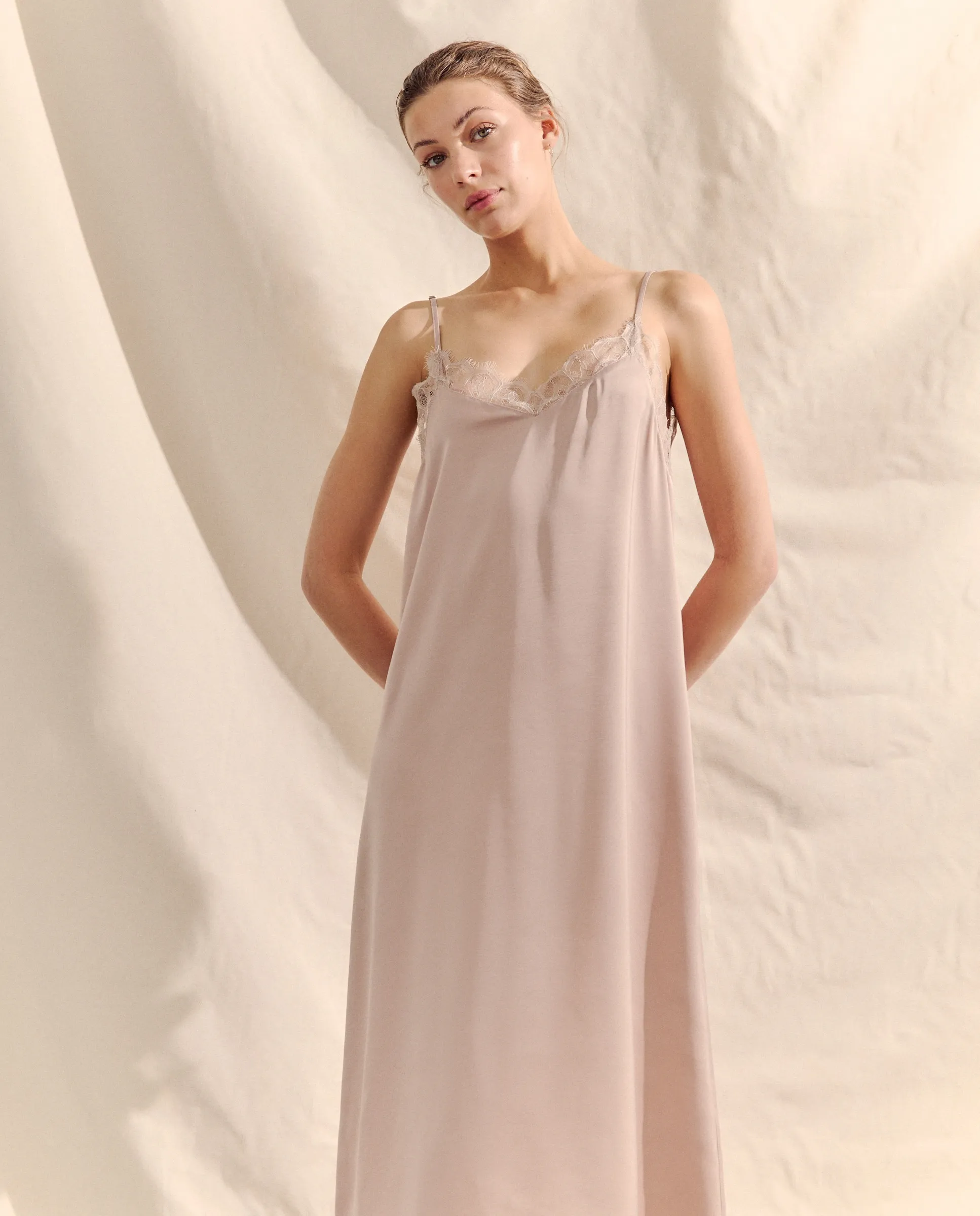 Длинная атласная ночная сорочка Énfasis, коричневый
Длинная атласная ночная сорочка Énfasis, коричневый