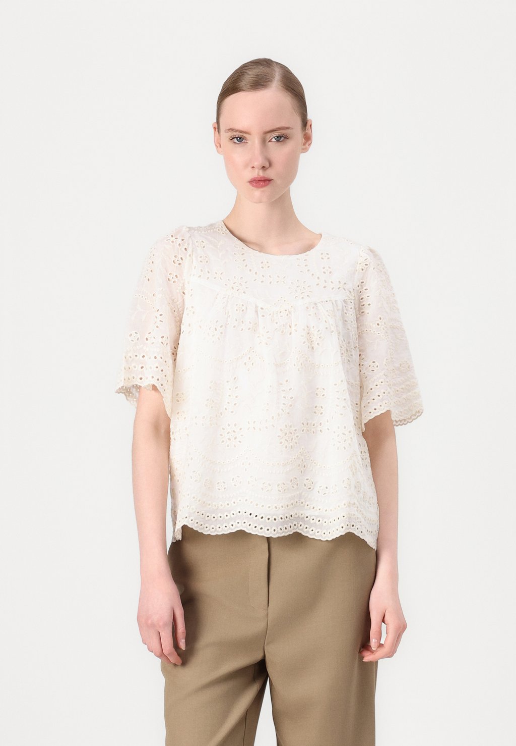 Блуза KALYRA Rue de Femme, слоновая кость
Блуза KALYRA Rue de Femme, слоновая кость