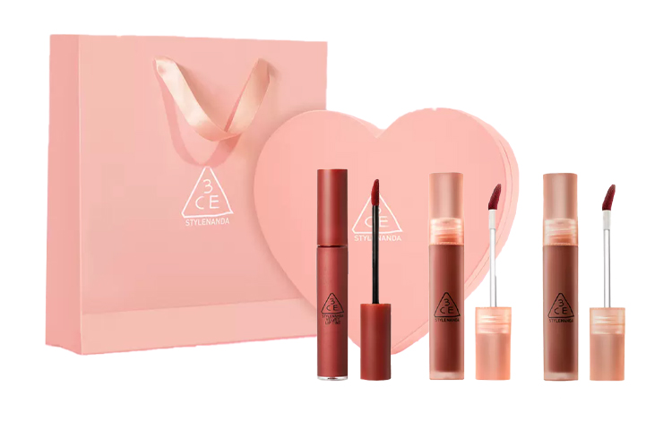 Ограниченная серия ко дню святого валентина блеск для губ с сердечками стойкий без перехода 4g/4.6g/4.7g 3CE
Ограниченная серия ко дню святого валентина блеск для губ с сердечками стойкий без перехода 4g/4.6g/4.7g 3CE