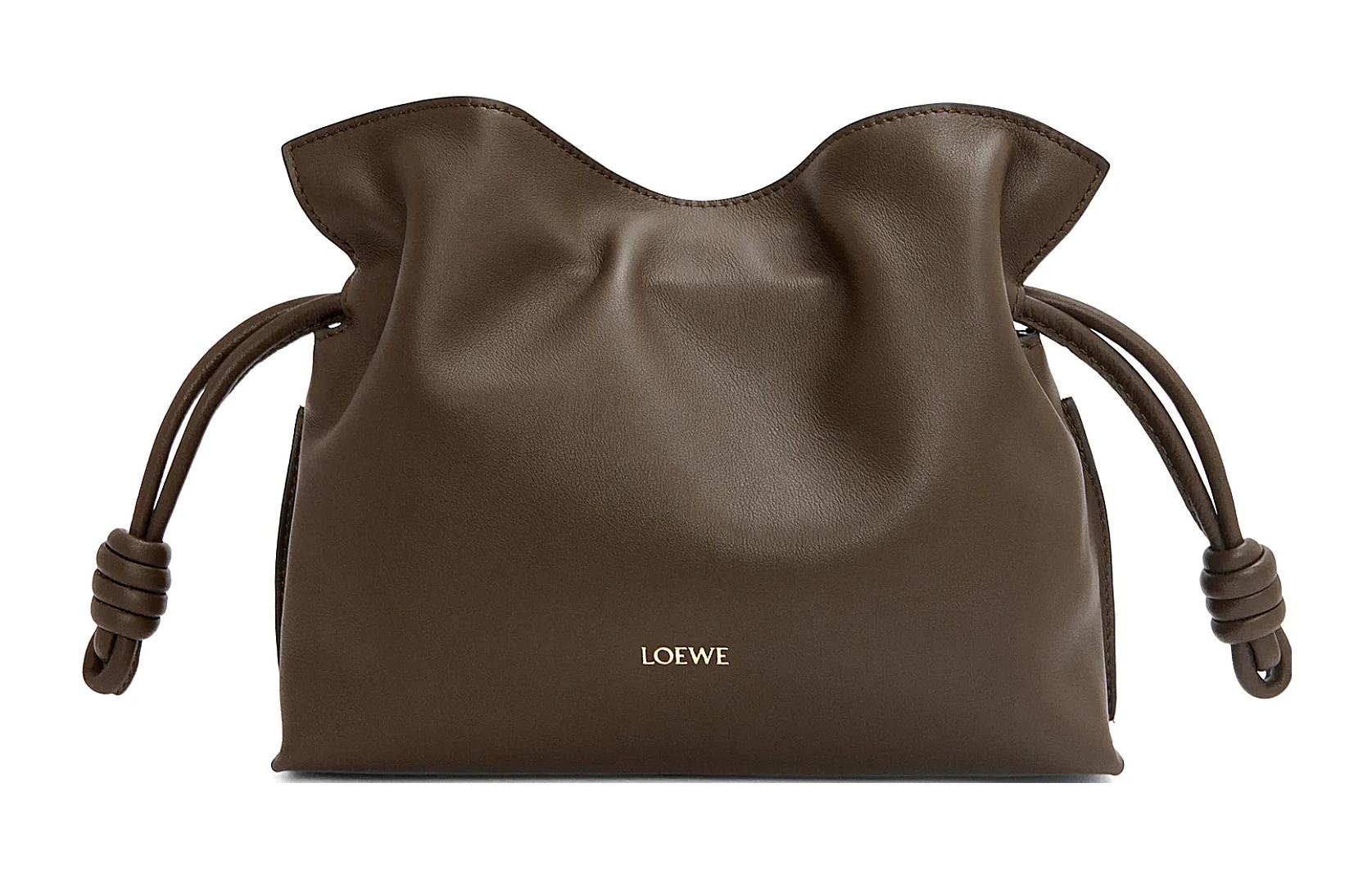 LOEWE Клатч мини из фламенко-наппы шоколадного цвета
LOEWE Клатч мини из фламенко-наппы шоколадного цвета