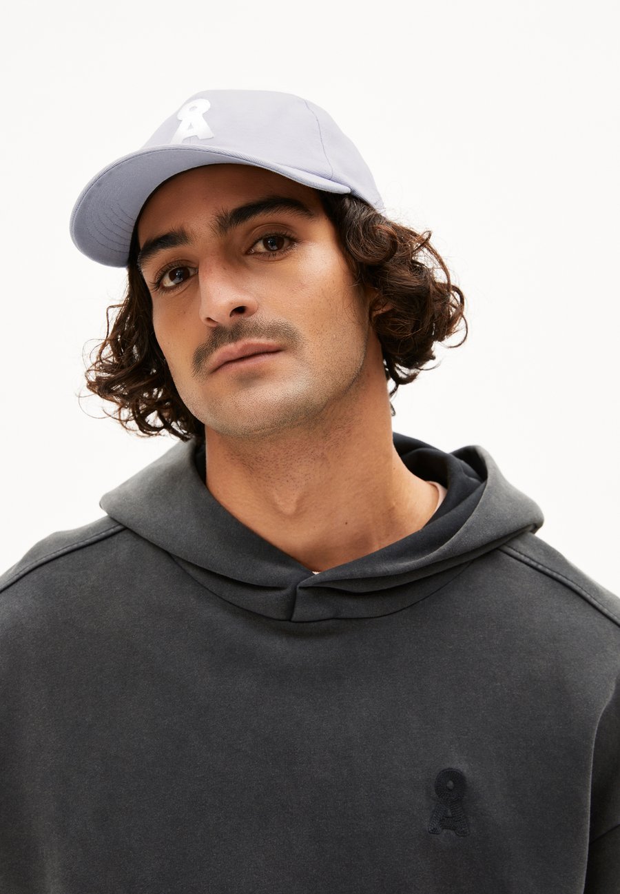 Бейсболка ARMEDANGELS YENAAS ICONIC Å, Misty Morning/Light Blue
Бейсболка ARMEDANGELS YENAAS ICONIC Å, Misty Morning/Light Blue