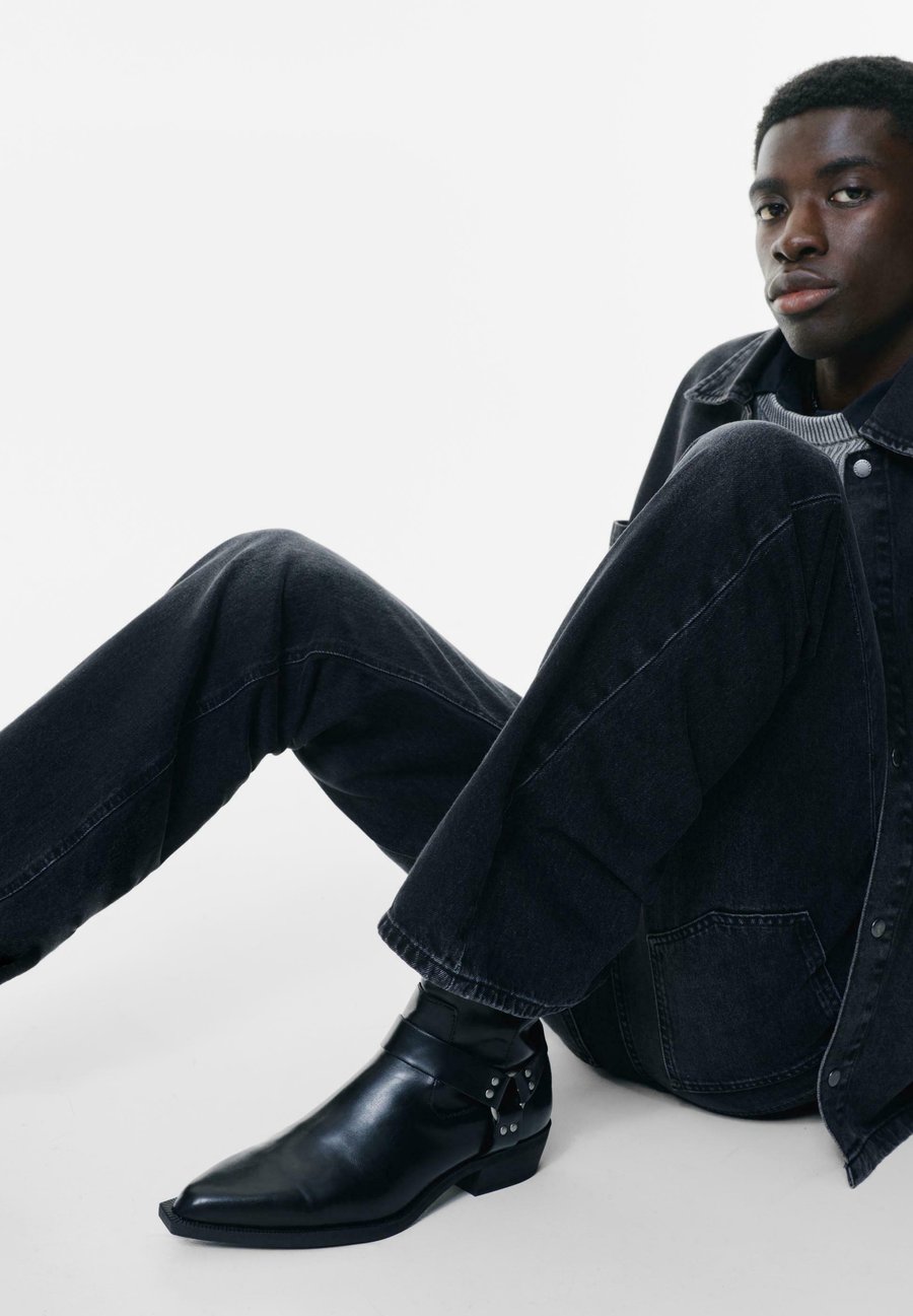 Ботинки PULL&BEAR Classic ankle boots, Black
Ботинки PULL&BEAR Classic ankle boots, Black