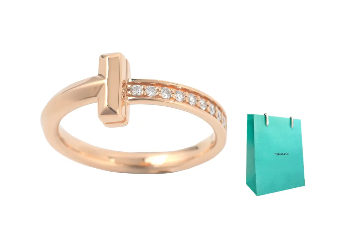 TIFFANY & CO. Кольца серии T унисекс rose gold сумка для покупок
TIFFANY & CO. Кольца серии T унисекс rose gold сумка для покупок