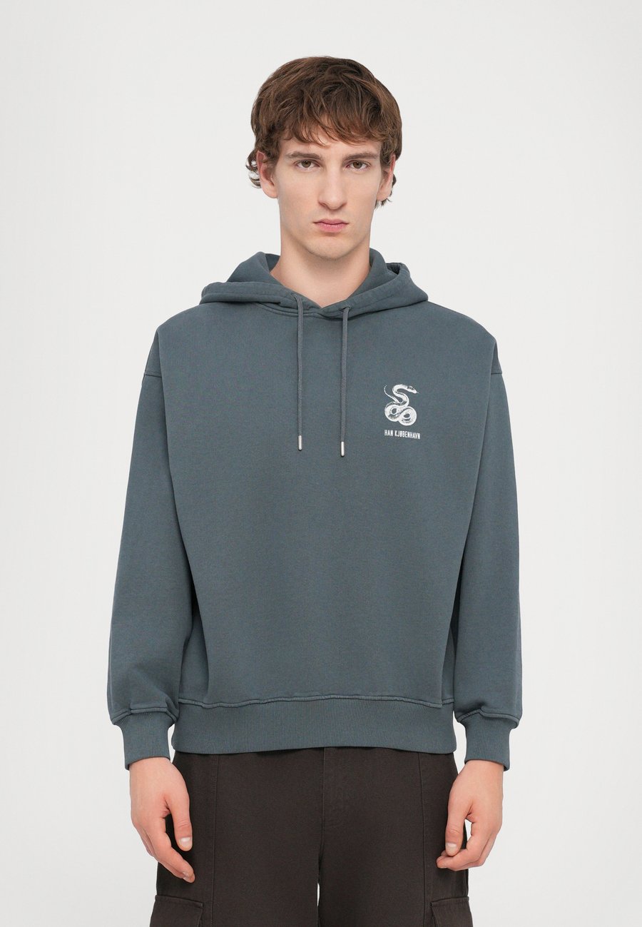 Толстовка Han Kjøbenhavn SNAKE LOGO , Dark Grey
Толстовка Han Kjøbenhavn SNAKE LOGO , Dark Grey