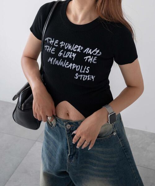 Футболка с ребристым низом и защипами на поясе, с логотипом, написанным от руки DISPARK, черный
Футболка с ребристым низом и защипами на поясе, с логотипом, написанным от руки DISPARK, черный