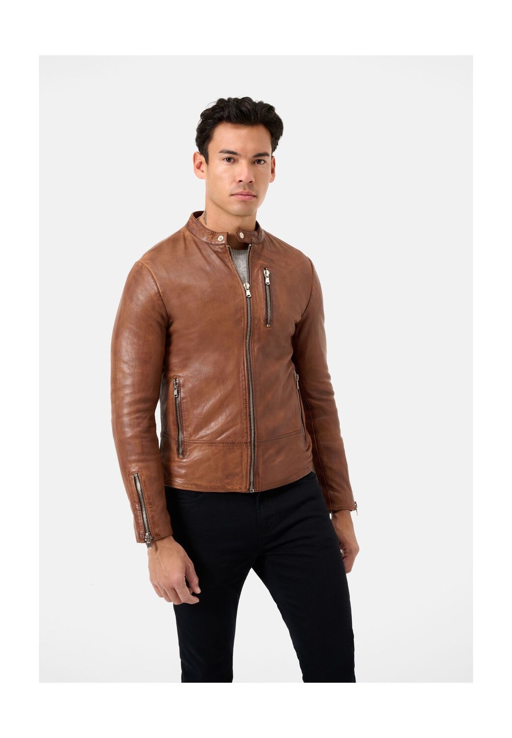 Мужская кожаная куртка Carlo, косуха из кожи ягненка RICANO, цвет Cognac
Мужская кожаная куртка Carlo, косуха из кожи ягненка RICANO, цвет Cognac