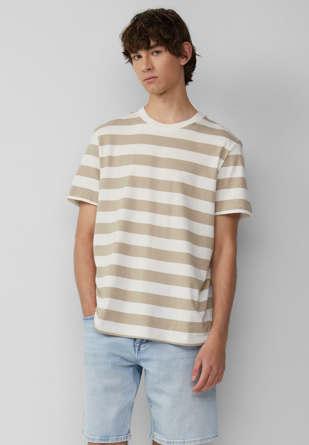 Футболка с принтом MIT RUNDHALSAUSSCHNITT UND BLOCKSTREIFEN QS, песочный
Футболка с принтом MIT RUNDHALSAUSSCHNITT UND BLOCKSTREIFEN QS, песочный