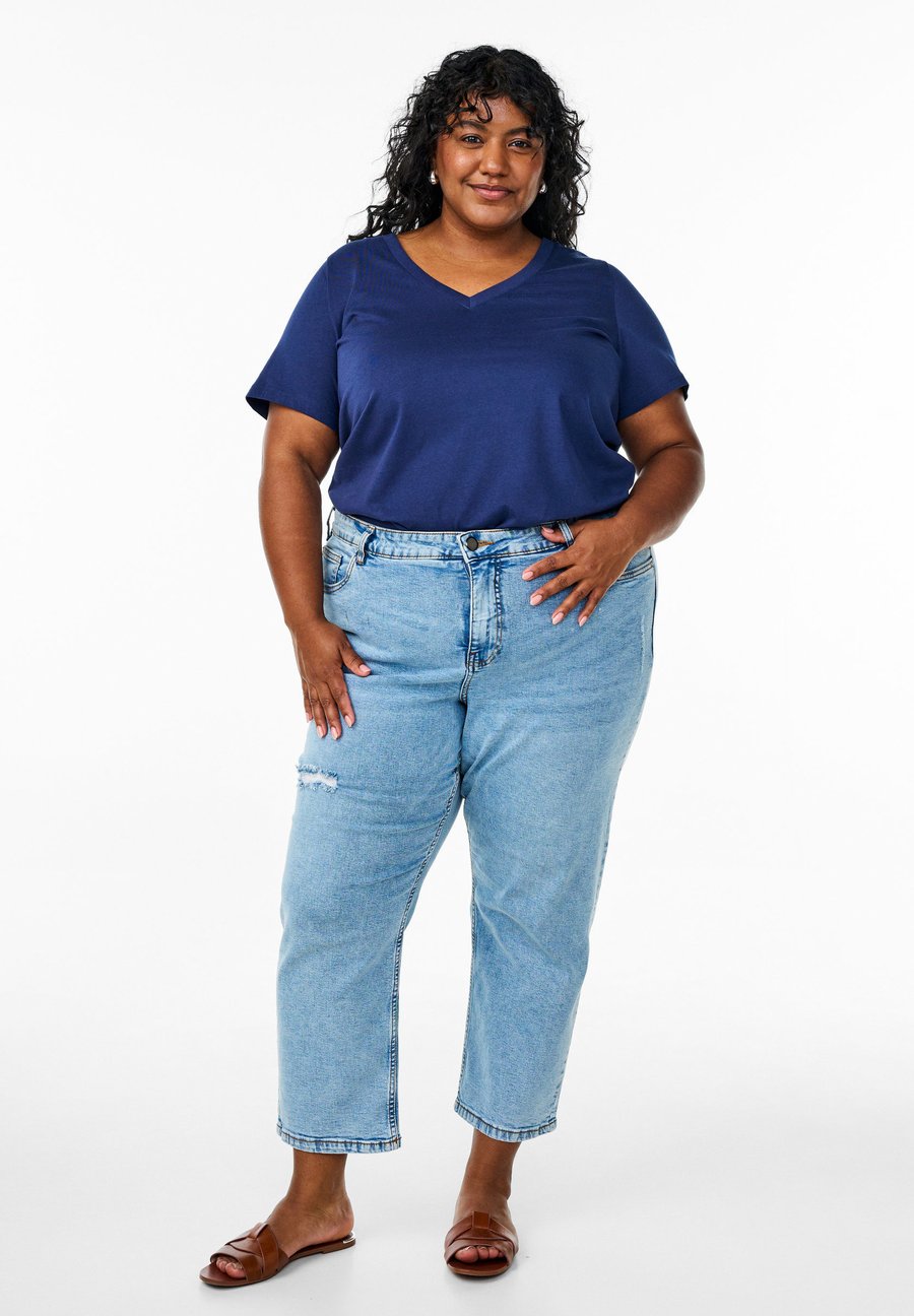 Футболка Zizzi Einfaches mit V-Ausschnitt, Naval Academy/Dark Blue, Синий, Футболка Zizzi Einfaches mit V-Ausschnitt, Naval Academy/Dark Blue
Футболка Zizzi Einfaches mit V-Ausschnitt, Naval Academy/Dark Blue, Синий, Футболка Zizzi Einfaches mit V-Ausschnitt, Naval Academy/Dark Blue