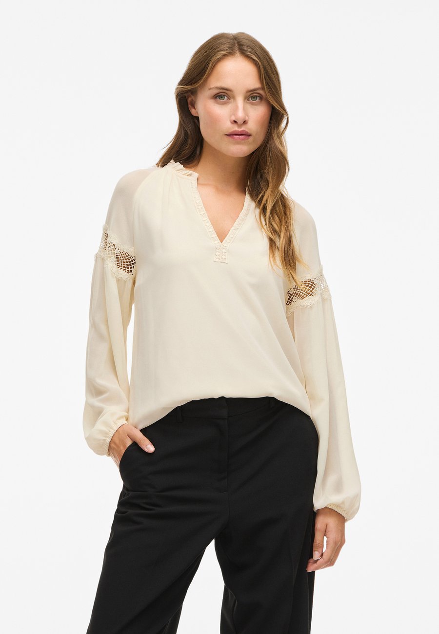 Блуза VILA VIGALO V NECK, Birch/Off-White
Блуза VILA VIGALO V NECK, Birch/Off-White