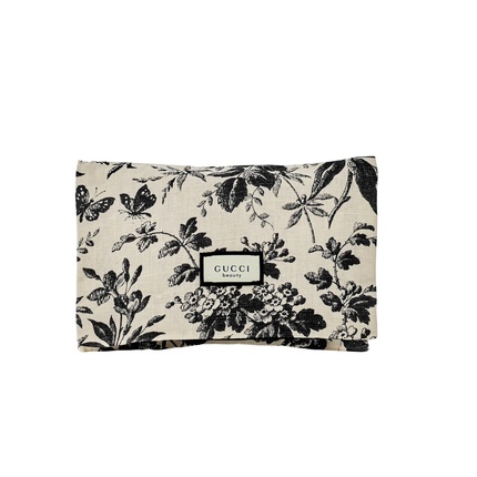 Текстильный чехол Bloom Flap Pouch GWP Gucci
Текстильный чехол Bloom Flap Pouch GWP Gucci