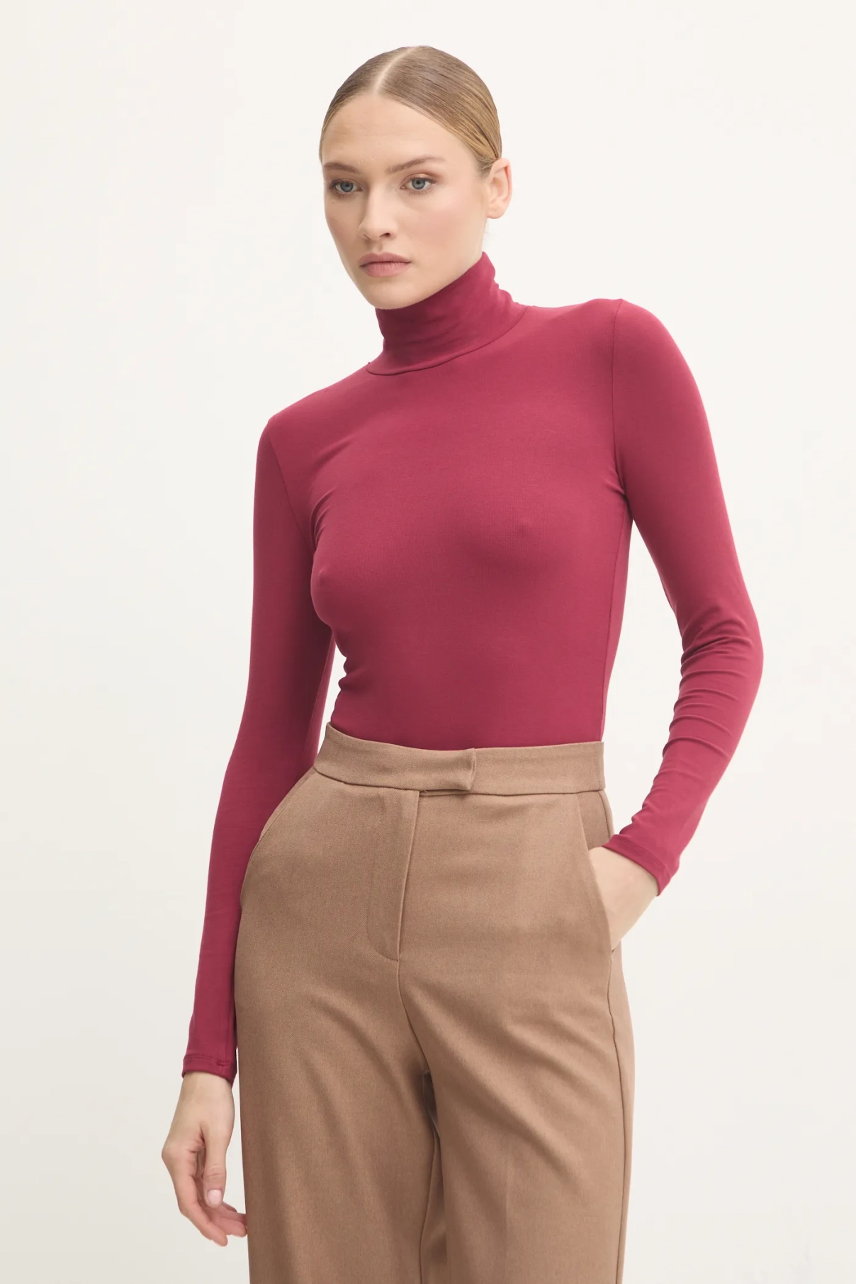 Боди из смесового шелка Answear Lab, красный
Боди из смесового шелка Answear Lab, красный