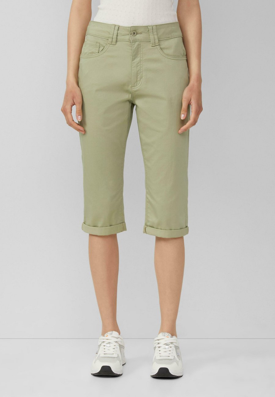 Шорты QS CAPRI CATIE SLIM FIT MID RISE, Salbeigrün/Green
Шорты QS CAPRI CATIE SLIM FIT MID RISE, Salbeigrün/Green