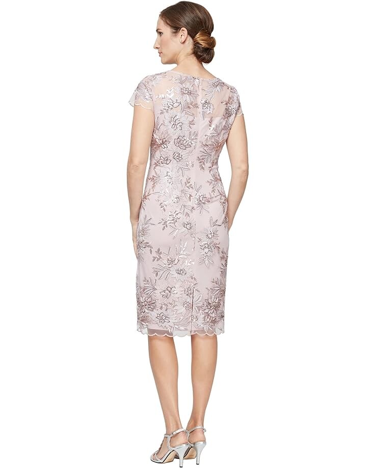 Платье Alex Evenings Petite Midi Length Embroidered Cap Sleeve Shift Dress, цвет Blush
Платье Alex Evenings Petite Midi Length Embroidered Cap Sleeve Shift Dress, цвет Blush