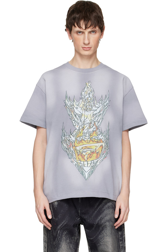 Who Decides War Футболка с надписью «Серый поглотил воспоминания»
Who Decides War Футболка с надписью «Серый поглотил воспоминания»